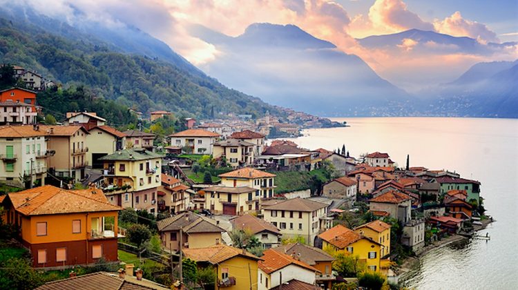 Primarul unui oraș din Italia plătește chiria celor care aleg să locuiască în cea mai frumoasă zonă a Lombardiei