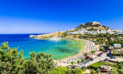 Orașul grecesc care a furat inimile turiștilor de pe tot globul! Poate mai frumos decât Mykonos și Santorini