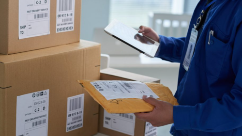 Poșta Moldovei ar putea fi susținută printr-un fond nou: furnizorii poștali vor contribui cu până la 1% din venituri