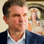 Imperiul parfumerului milionar miroase a probleme! Au fost depistate substanțe interzise