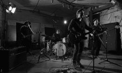 Formația Snails lansează o piesă nouă: „Este rezultatul intenției de a combina Blues, Rock-&-Roll și motivele locale”