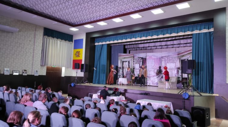 „Teatru pentru toți copiii” a adus magia poveștilor și basmelor românești în viața micuților din Moldova