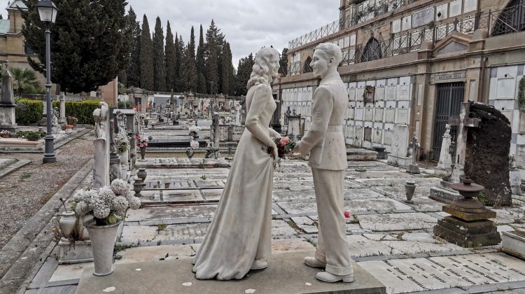 Un orășel din Europa și-a scos la vânzare cimitirele. Cum justifică autoritățile decizia