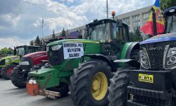 Fermierii reiau protestele! Vin cu monștrii la Chișinău