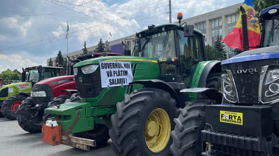 Protest masiv cu tractoare în toată țara! Fermierii anunță unde și-au adus dinozaurii agricoli