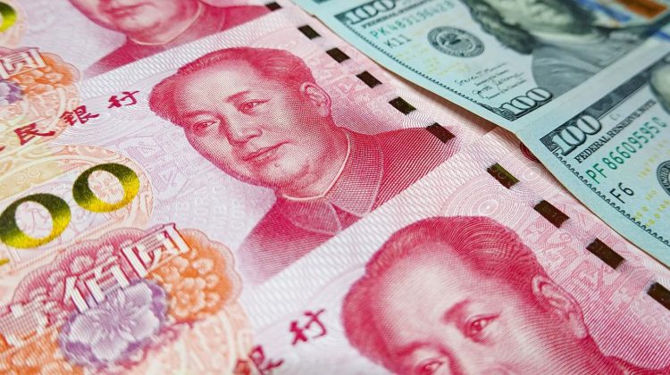 Economia chineză sângerează: Yuanul chinezesc se depreciază până la nivelul din 2007 faţă de dolar