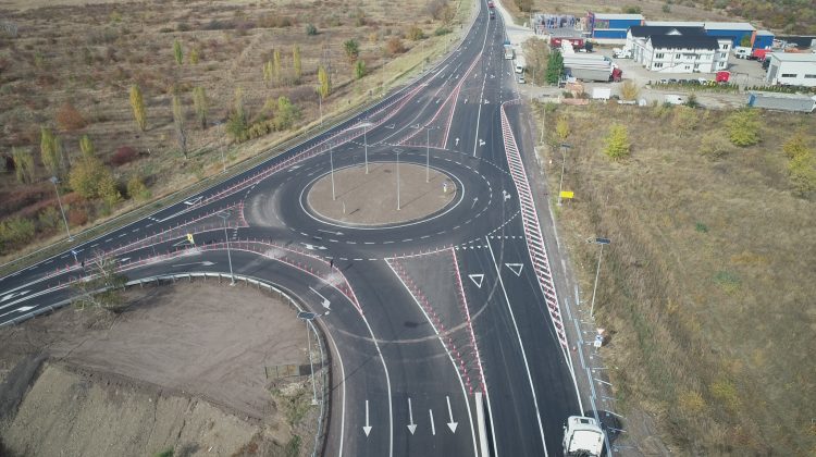 Regele asfaltului aproape a terminat amenajarea sensului giratoriu de pe un segment al centurii Chișinăului