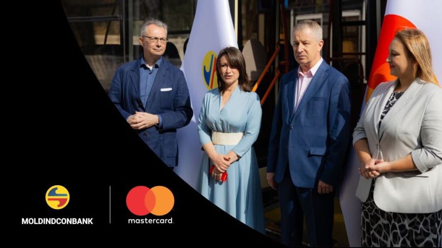 Moldindconbank și Mastercard au lansat plățile contactless în troleibuzele din Bălți