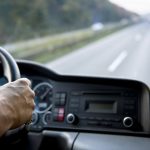 Adio viteză! Bruxelles-ul vrea mașini care nu te mai lasă să apeși accelerația