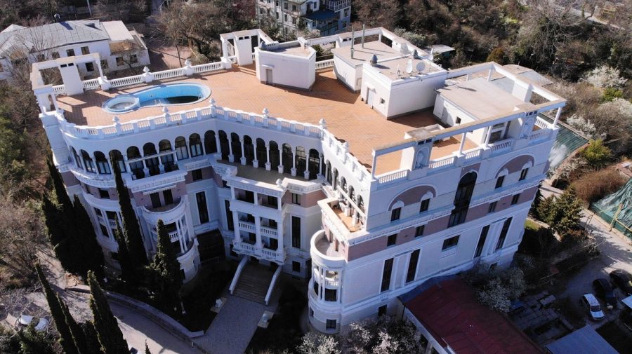 Rușii au vândut la licitație apartamentul de lux deținut de Volodimir Zelenski în Crimeea. Suma cu care s-a vândut