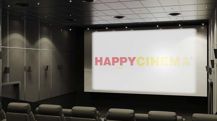 Un lanț de cinema din România trece Prutul