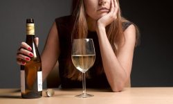 Țara cu cele mai înrăite consumatoare de alcool din lume: una din patru femei se îmbată în fiecare lună