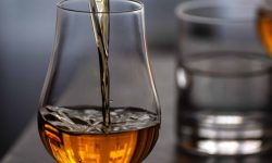 „Cel mai căutat” whisky din lume s-a vandut cu 2,7 milioane de dolari sticla