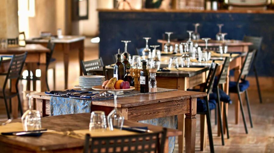 APIT, despre TVA de 12% pentru HoReCa: Se încadrează în intervalul recomandat, dar sunt necesare clarificări