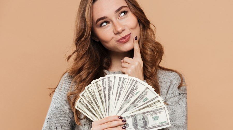 De câți bani ai nevoie pentru a fi fericit? Est-europenii se mulțumesc cu puțin