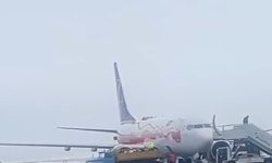 Legendarul ZIL sovietic face furori pe Aeroportul Chișinău! Administrația: Încarcă bagajele, mărfurile și poșta