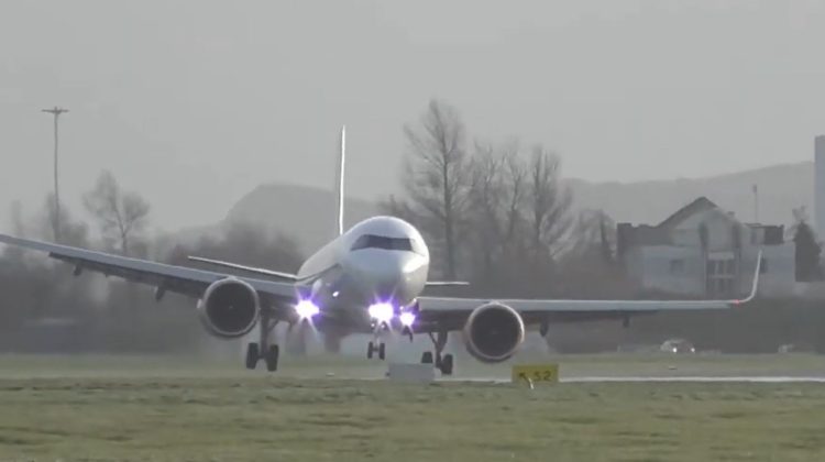 Clipe de coșmar pentru piloții moldoveni care au zburat la Dublin! Un avion cargo a fost zgâlțâit de furtună