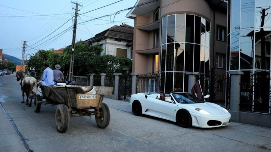 Cel mai bogat sat de peste Prut, unde Ferrari-ul e considerat „vechitură”