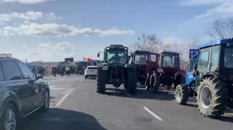 Vama Leușeni, blocată de tractoarele fermierilor