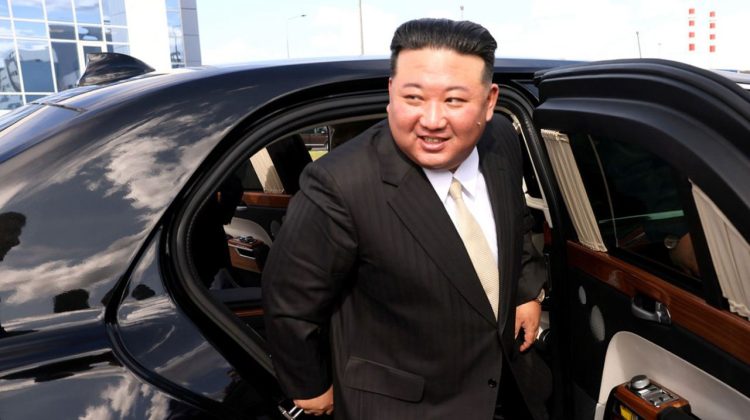 SUA ironizează pe seama limuzinei dăruite de Putin liderului nord-coreean Kim Jong Un: Sper că i-a dat și garanție