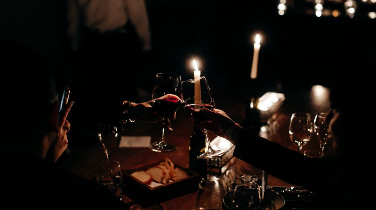 O cină specială cu vin, lumânări şi muzică live, la Castel Mimi, unde va fi marcată Ora Pâmântului