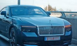 Regina Purcari a dat „ora exactă” pe străzile din București! Și-a cumpărat un Rolls Royce Spectre de 770 mii de dolari