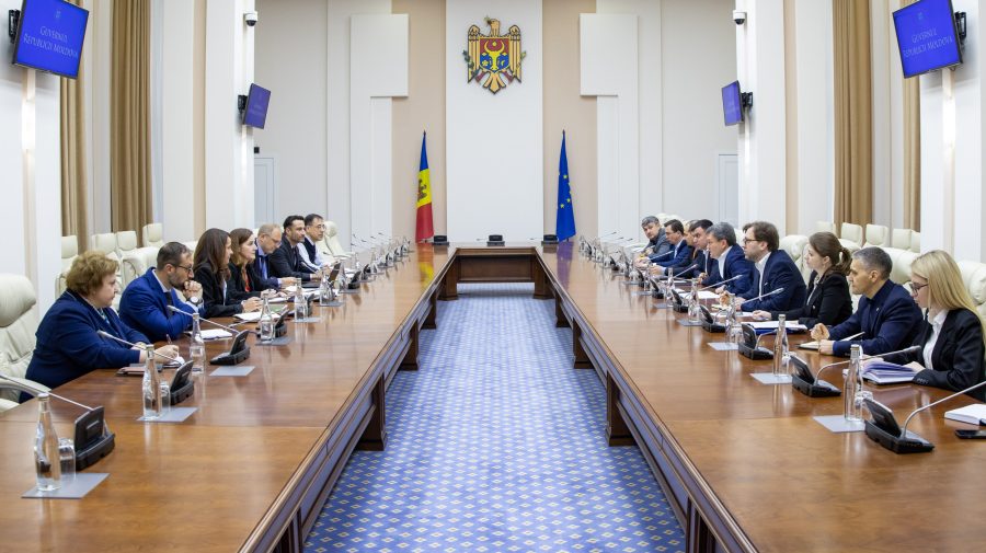 Delegaţia FMI a venit la Guvern! Recean, luat la întrebări despre politica bugetar-fiscală, bănci și banii publici