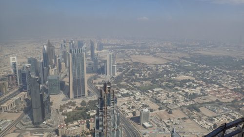 Evacuarea din Dubai ajunge la 250.000 de dolari! Companiile plătesc sume uriașe pentru a-și scoate angajații