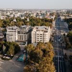 Ne paște o nouă taxă pe locuințe? Primăriile vor primi mână liberă să taxeze proprietarii