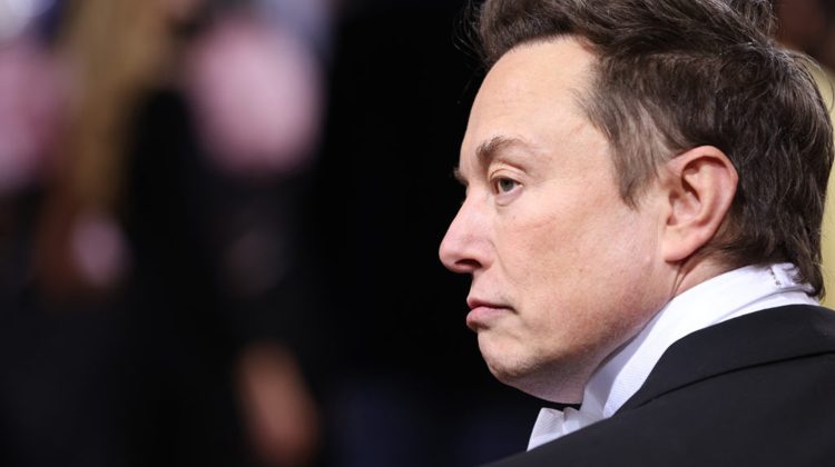 Musk bate cu pumnul în masă: Dacă Apple integrează ChatGPT, toate iPhone-urile vor fi interzise de la Tesla