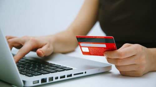 Capcanele plăților online, explicate de specialiști. La ce trebuie să fim atenți