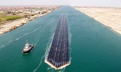 Perturbările din Marea Roşie au subțiat miliardele Egiptului generate de Canalul Suez