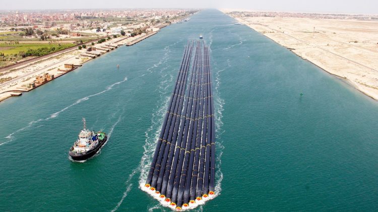 Perturbările din Marea Roşie au subțiat miliardele Egiptului generate de Canalul Suez