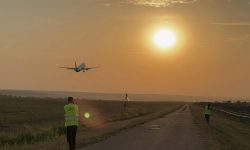 Pregătiţi-vă valizele pentru concedii: Era scumpirii biletelor de avion începe să apună