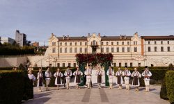 Ziua Vinului cu “Show Must Go On” la Castel Mimi – vin nelimitat şi îndrăgita cântăreaţă Zinaida Julea