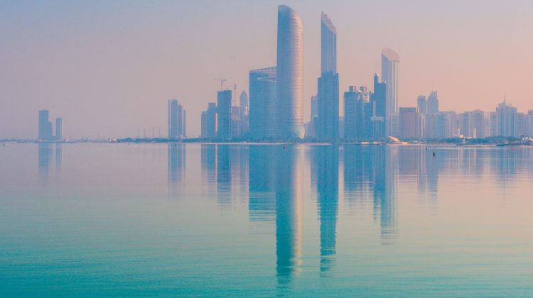 Abu Dhabi investește miliarde pentru a deveni un centru tehnologic în mijlocul deșertului