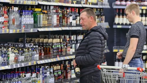 Clasamentul care ne arde la ficat! Moldova, în topul campionilor mondiali la consumul de alcool