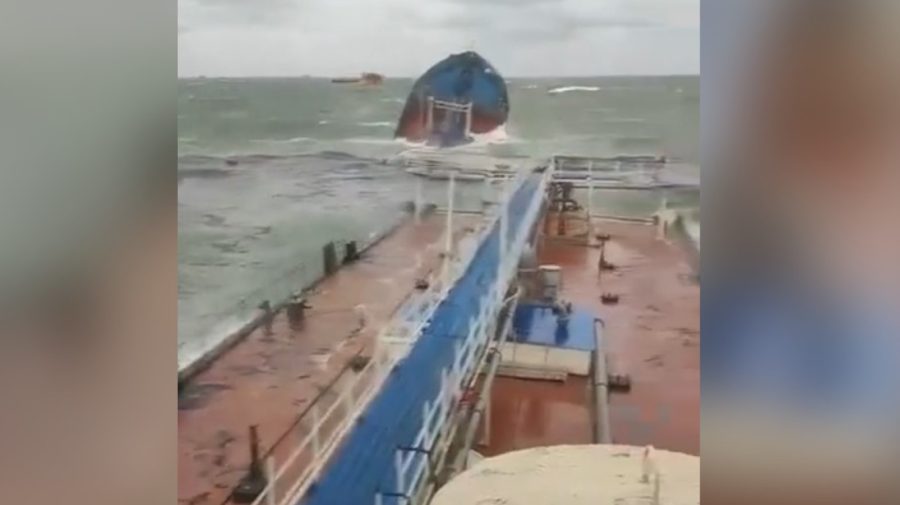 Catastrofă ecologică în Marea Neagră: Două petroliere rusești au deversat mii de tone de păcură