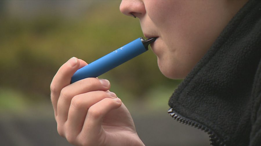 VIDEO. Cum minorii din Moldova cumpără vape-uri online, deși legea interzice?
