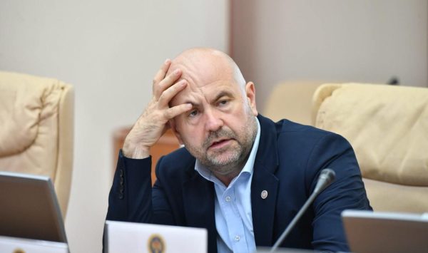 Cratere pe drumul Chișinău – Hîncești! Bolea caută 400 de milioane de lei ca să salveze traseul