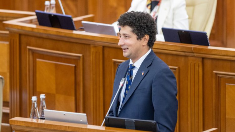 „Vorbiți cu taxiștii!” – noua metodă a lui Radu Marian de calcul al salariului mediu de 1000 de euro în Chișinău
