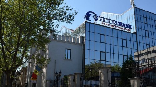 Plouă cu bani pentru acționarii unei bănci din Moldova: 292 milioane lei împărțiți în cash