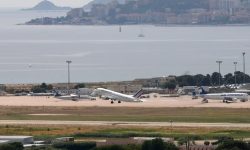 Incident bizar în Franța! Un avion a așteptat o oră în aer, în timp ce singurul controlor dormea în turn