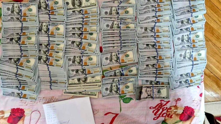 Corupție la vârful Liceului Asachi. Directorul, prins cu mâna pe banii școlii