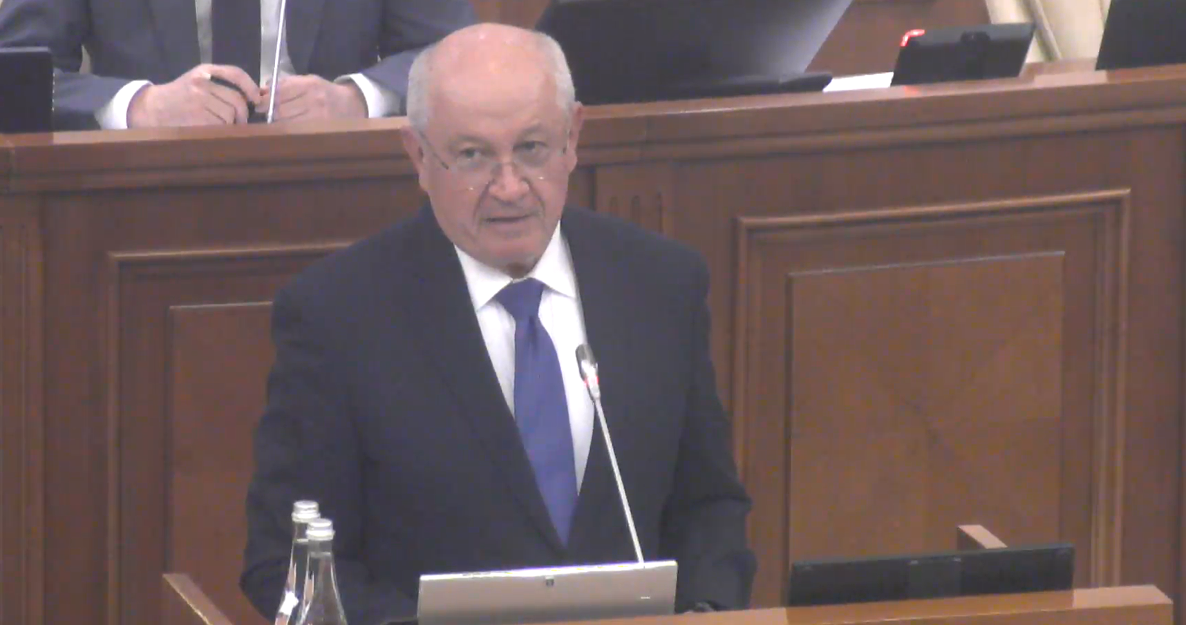 Premierul Munteanu spune că Moldova se descurcă financiar, dar vrea ștampila FMI