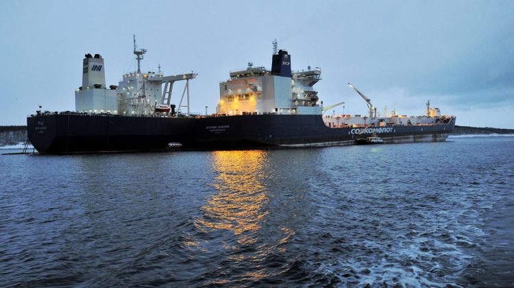 Petrol din belșug: IEA estimează că oferta globală va depăși cererea în acest an