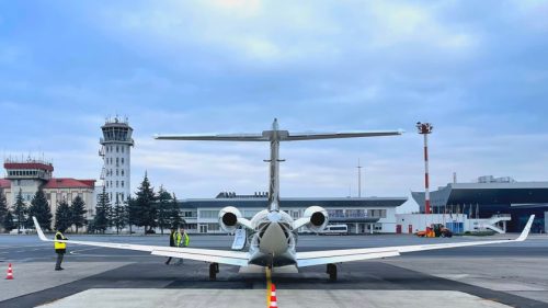 O firmă moldovenească vrea să ocupe golul lăsat de Lukoil la Aeroportul Chișinău. Decizia, pe masa autorităților