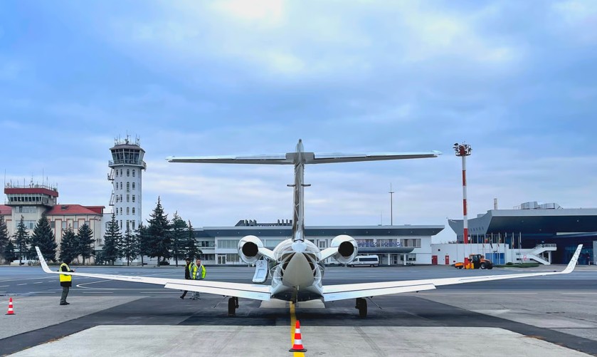 O firmă moldovenească vrea să ocupe golul lăsat de Lukoil la Aeroportul Chișinău. Decizia, pe masa autorităților