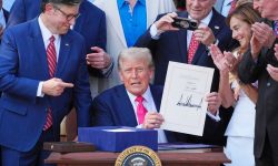 Final pentru cel mai lung shutdown din istoria SUA. Donald Trump a promulgat legea