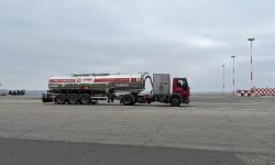 Lukoil pleacă, statul intră în joc: Moldova vrea să preia depozitul de carburanți de la aeroport al companiei ruse